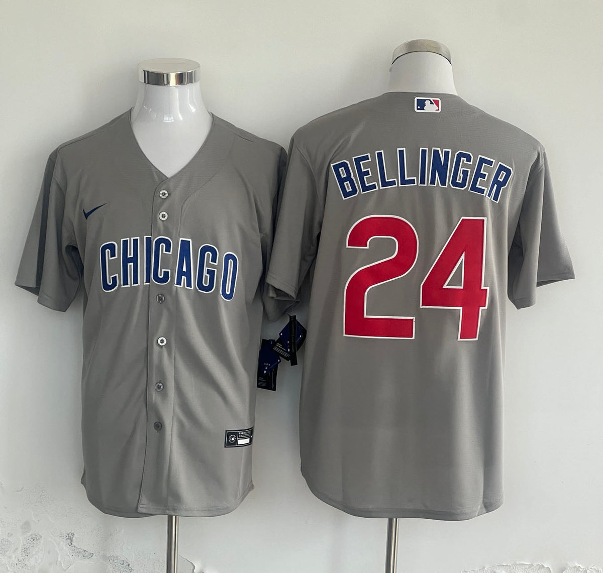 Men's Chicago Cubs Cody Bellinger #24 Gray Replica Player Jersey1